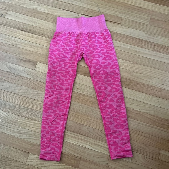 Pants - Pink leopard print scrunch butt leggings size small